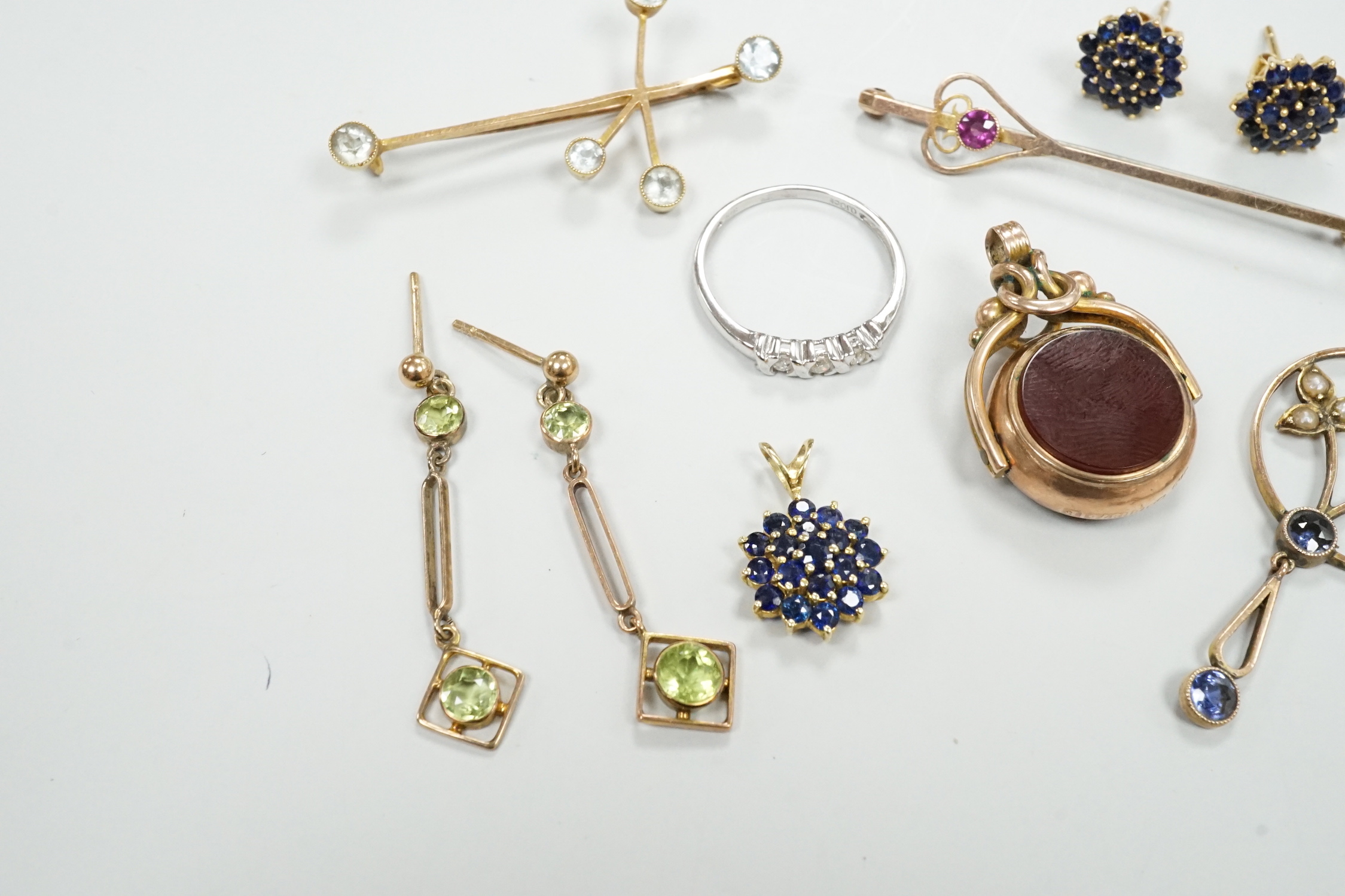 Mixed jewellery including a Victorian 9ct gold and chalcedony set spinning fob seal, a modern 9ct white gold and diamond ring, a sapphire set pendant and pair of ear studs, three other pendants and two brooches.